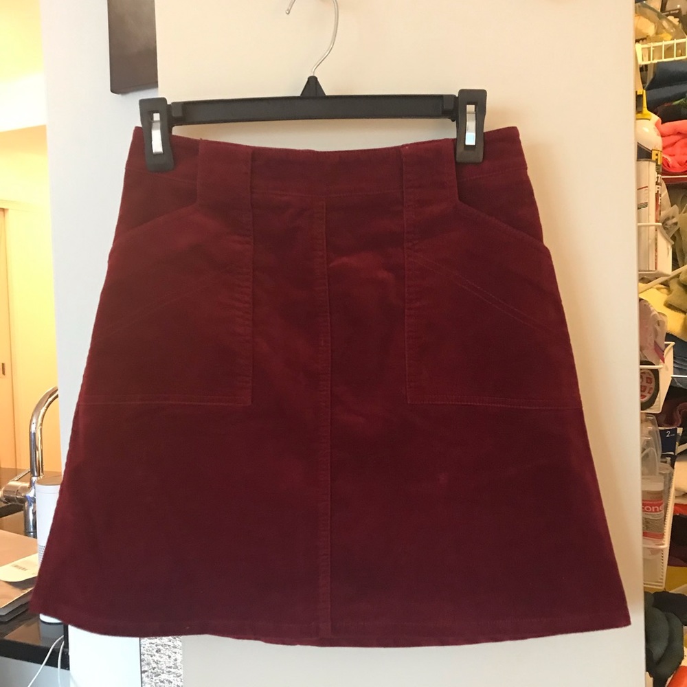 Velvety high-waisted skirt